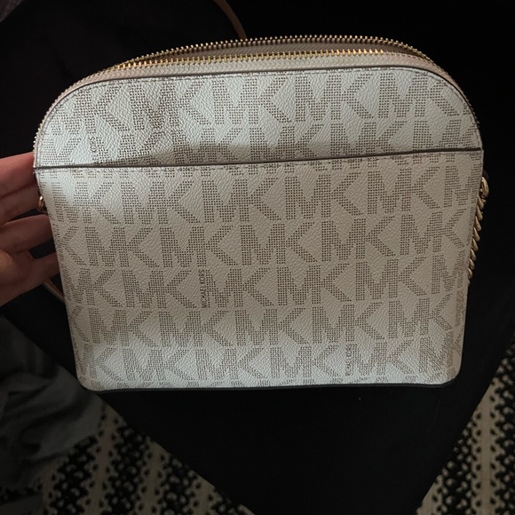 Michael kors purse - Picture 4 of 4